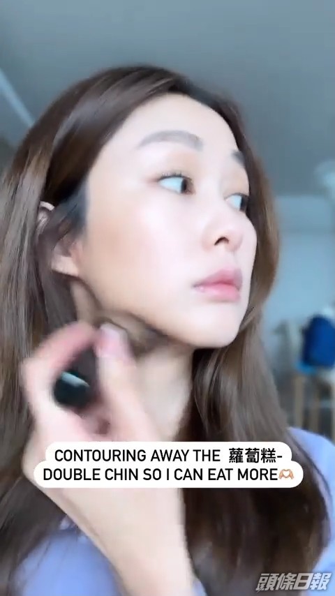 岑麗香示範化妝。